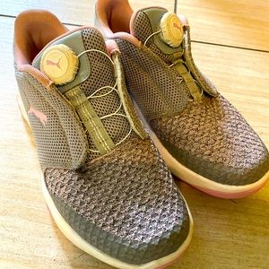Puma Girls Golf Shoes GUC size 4